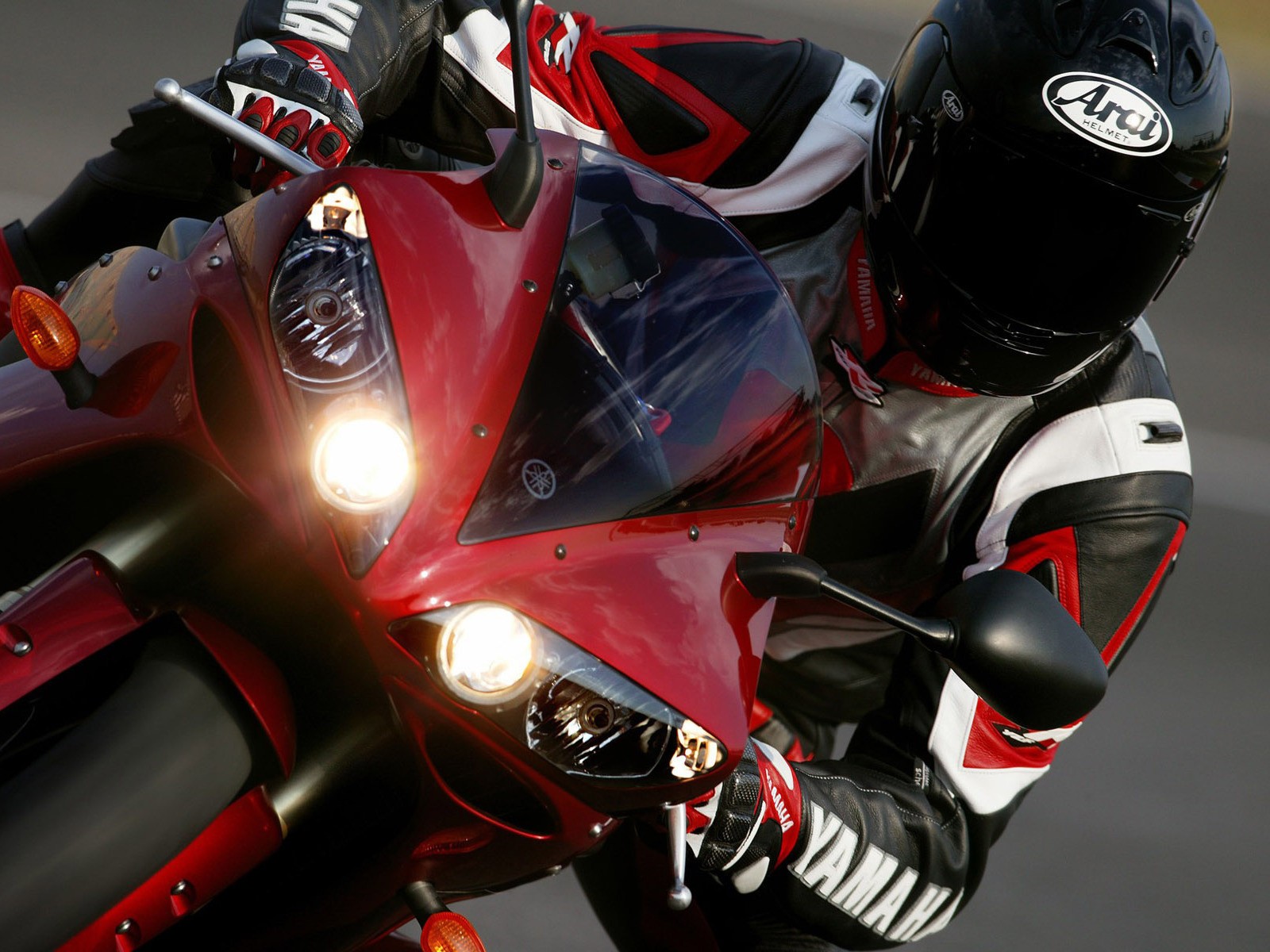 Sports Motorcycle Racing 1600x1200