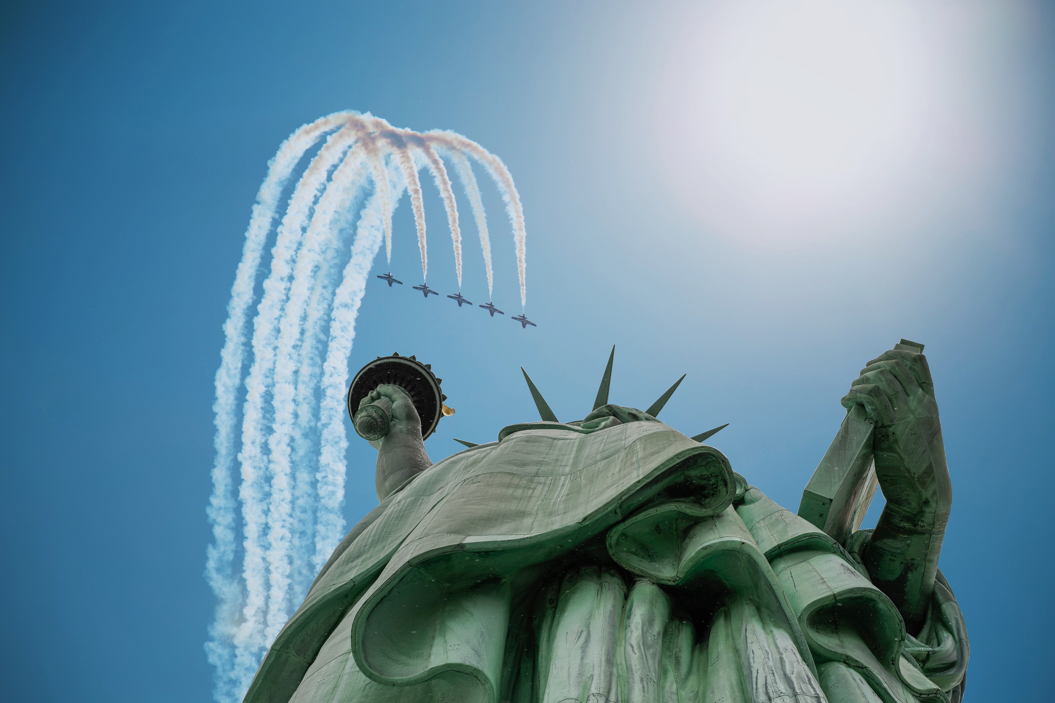 Air Show Sky Smoke Statue Statue Of Liberty 4096x2730