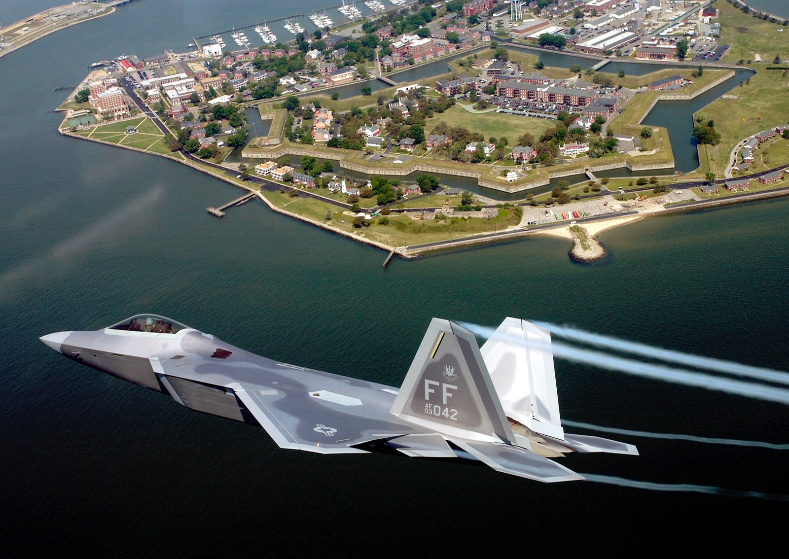 Aircraft Airplane Jet Lockheed Martin F 22 Raptor Military Vehicle 1600x1134