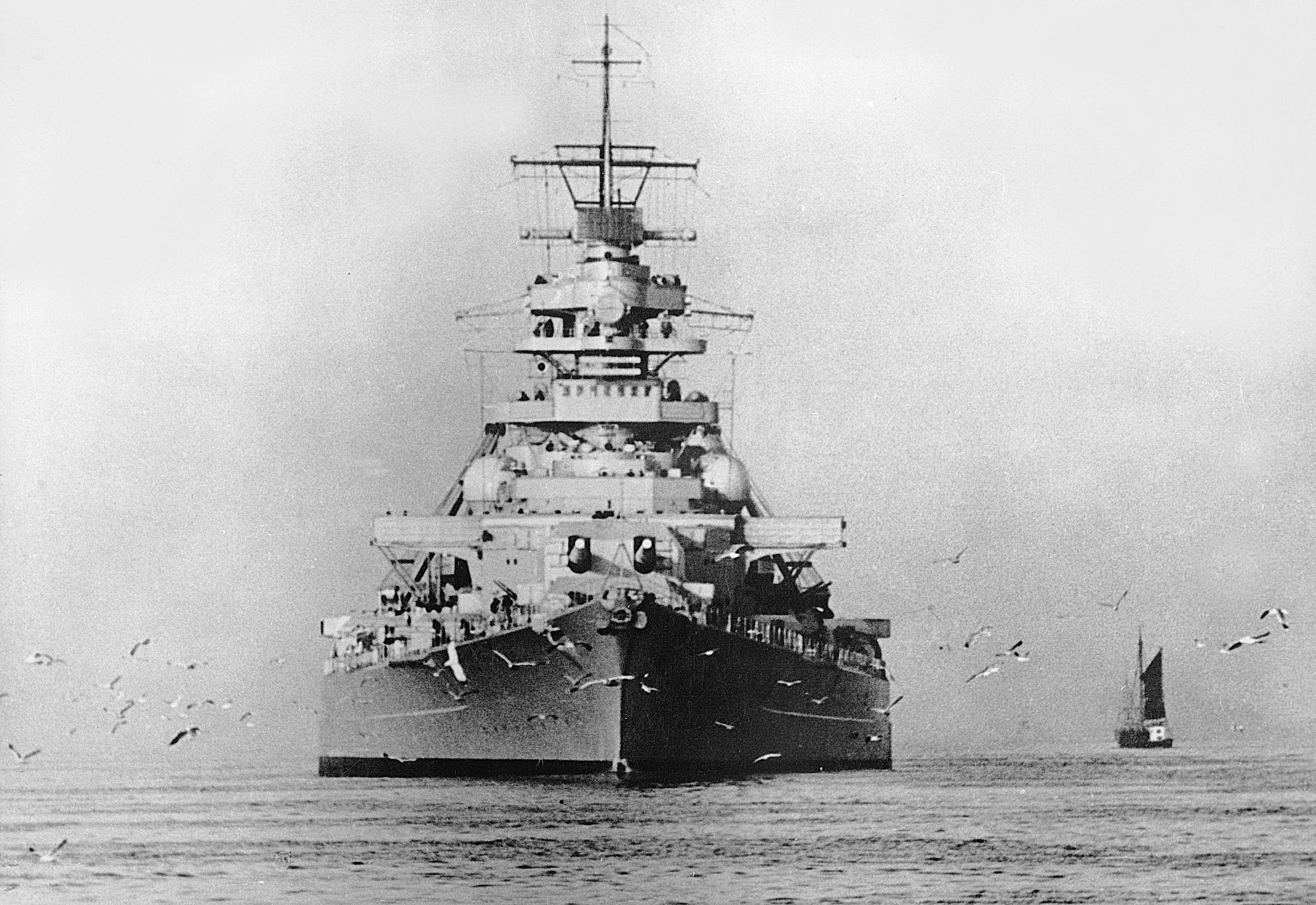 Battleship Bismarck 3495x2405