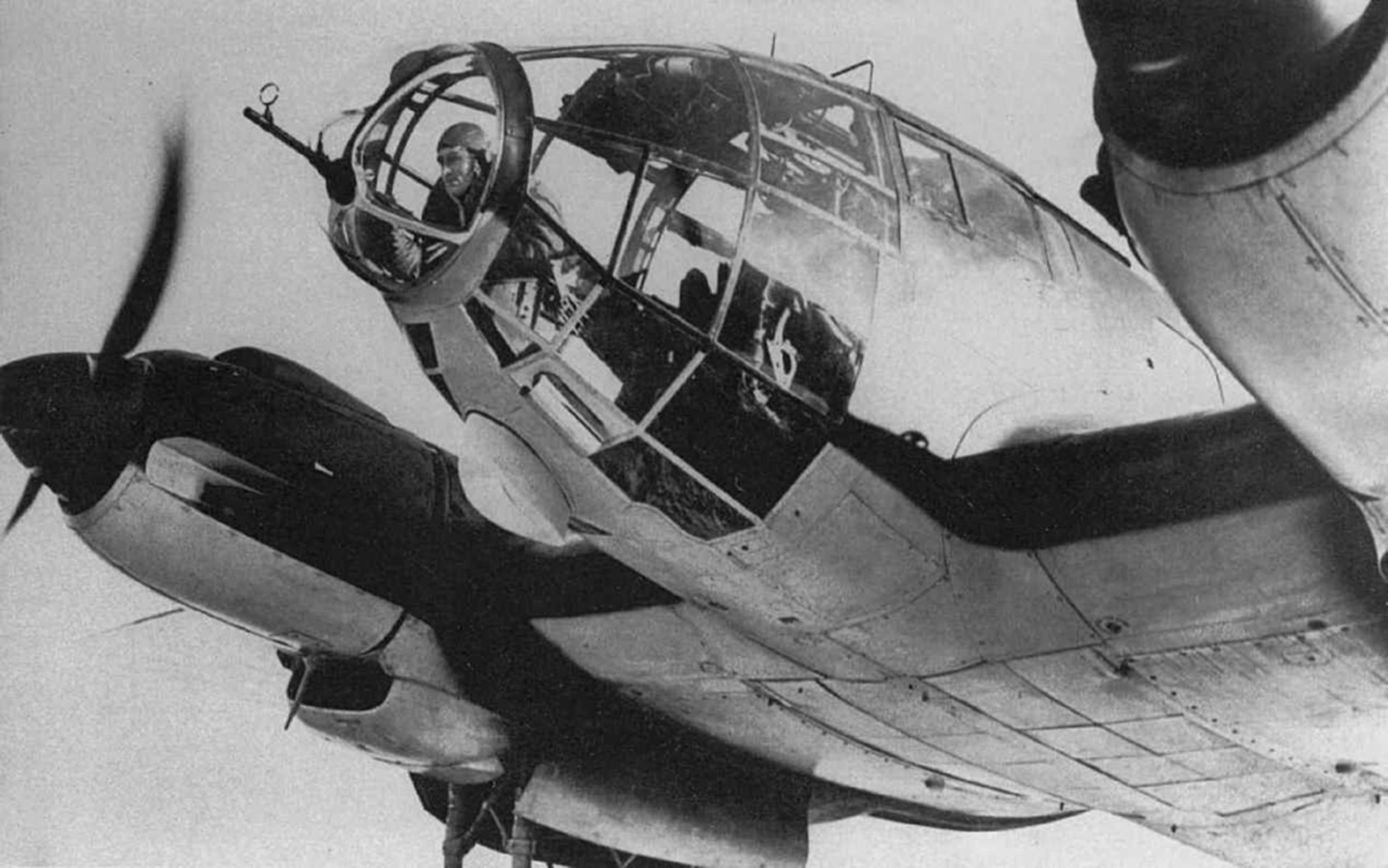 Military Heinkel He 111 1599x1000
