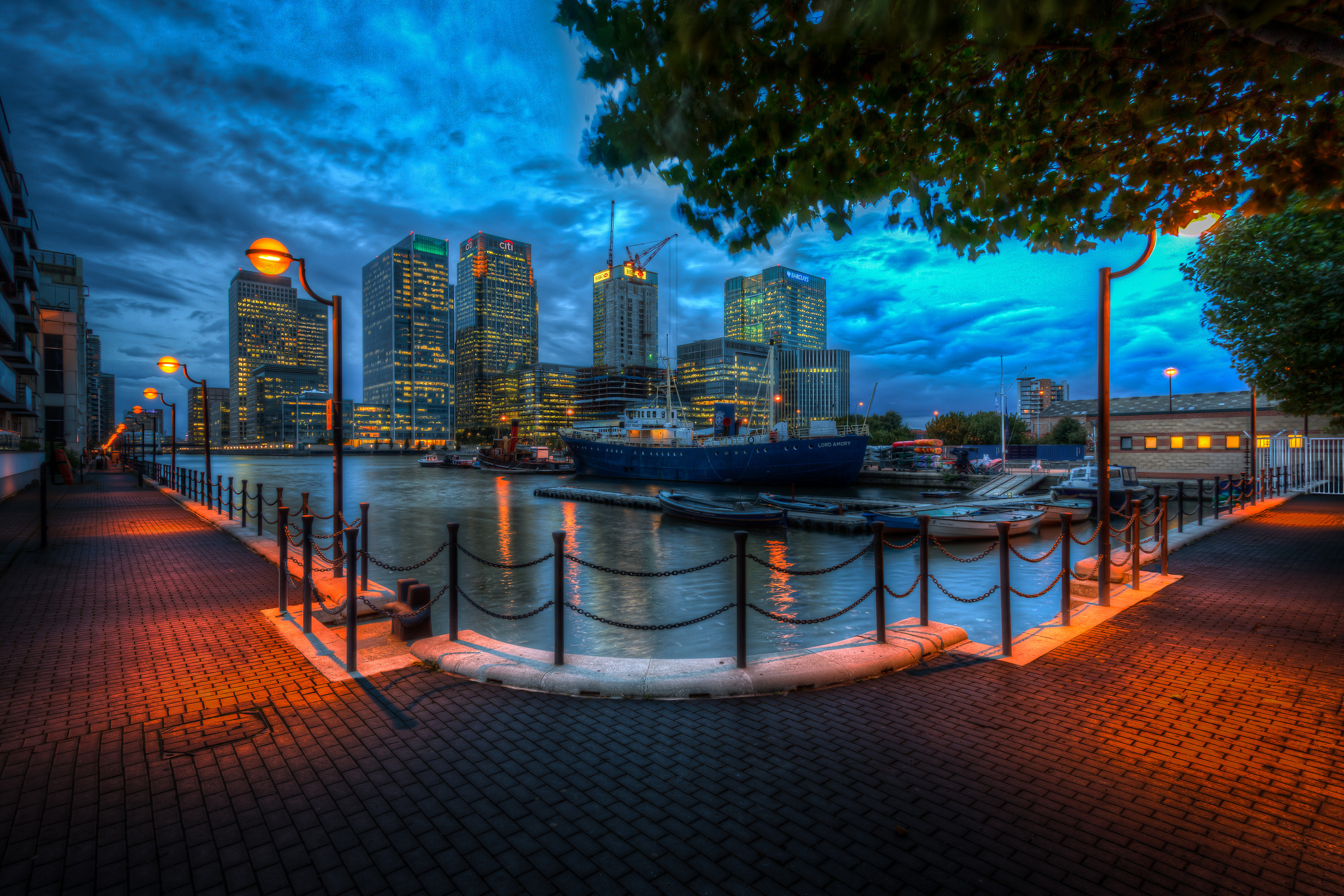 Canary Wharf London 2048x1366