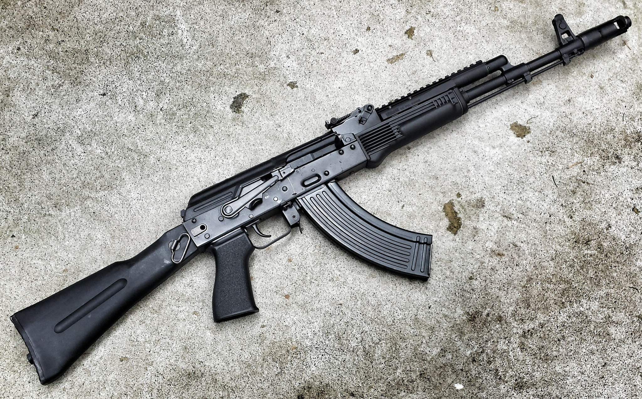 Weapons AK 47 2048x1272