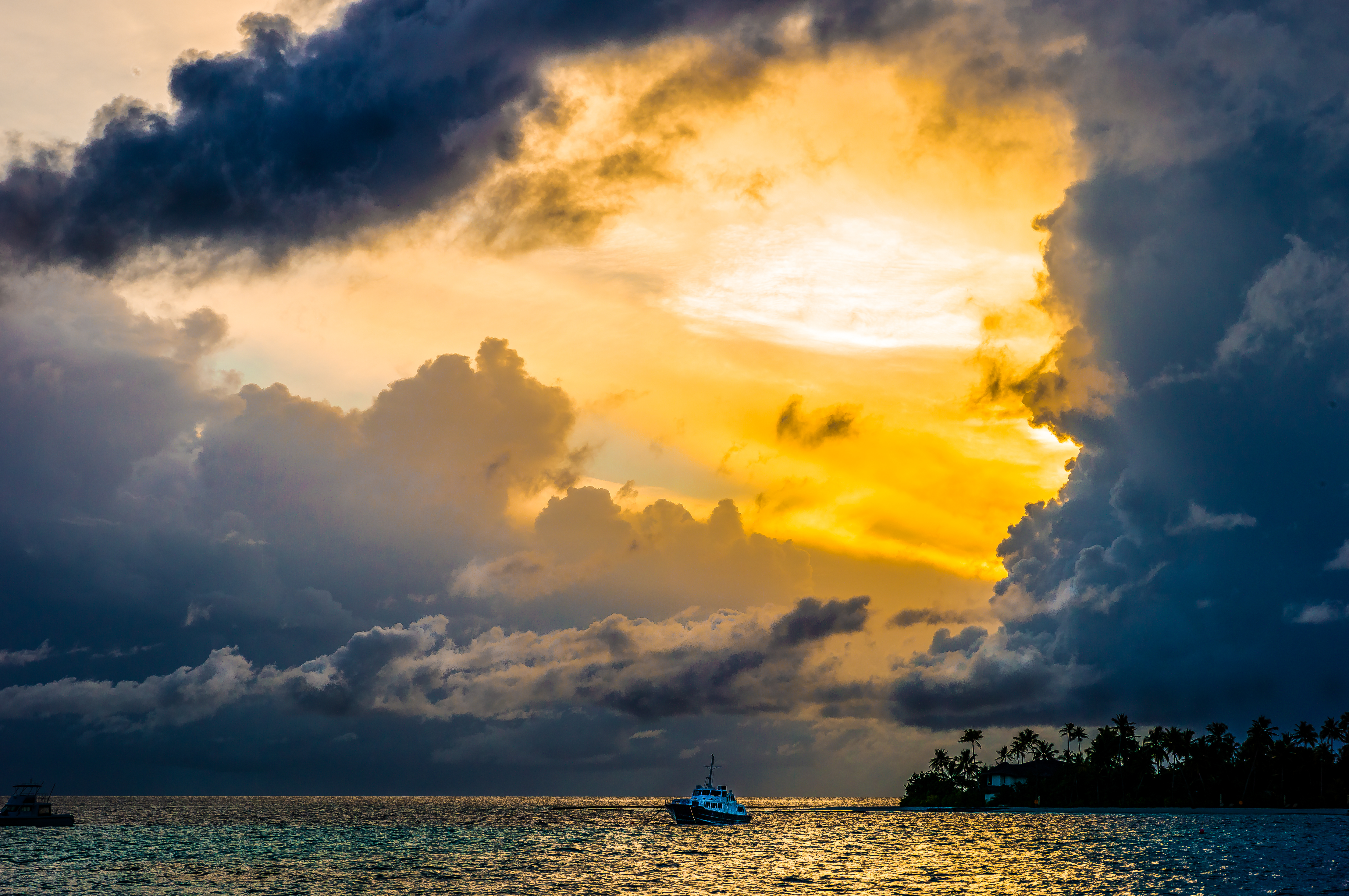 Boat Cloud Constance Halaveli Resort Maldives Sea Sky Sunrise 7124x4734