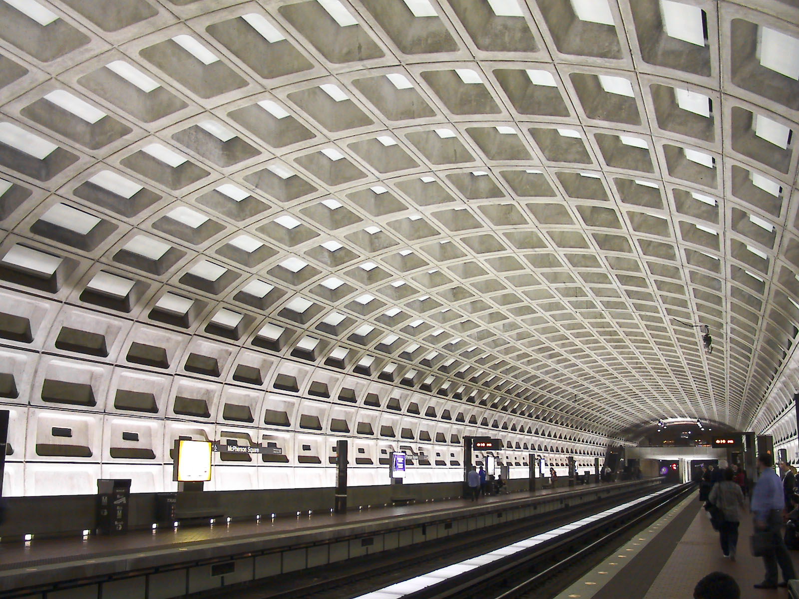 Metro Train Station Tunnel Underground 1600x1200