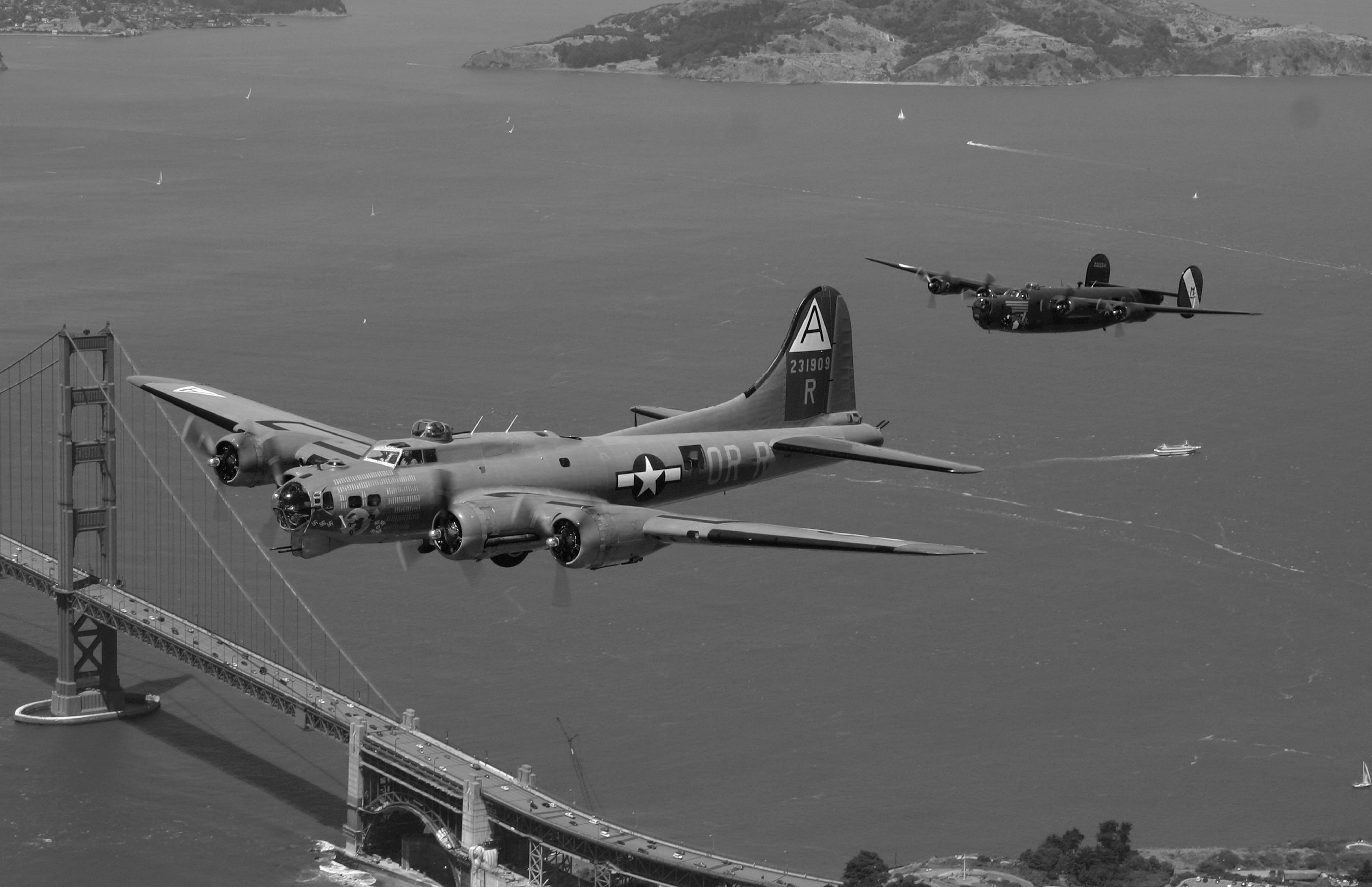 Military Boeing B 17 Flying Fortress 5350x3458