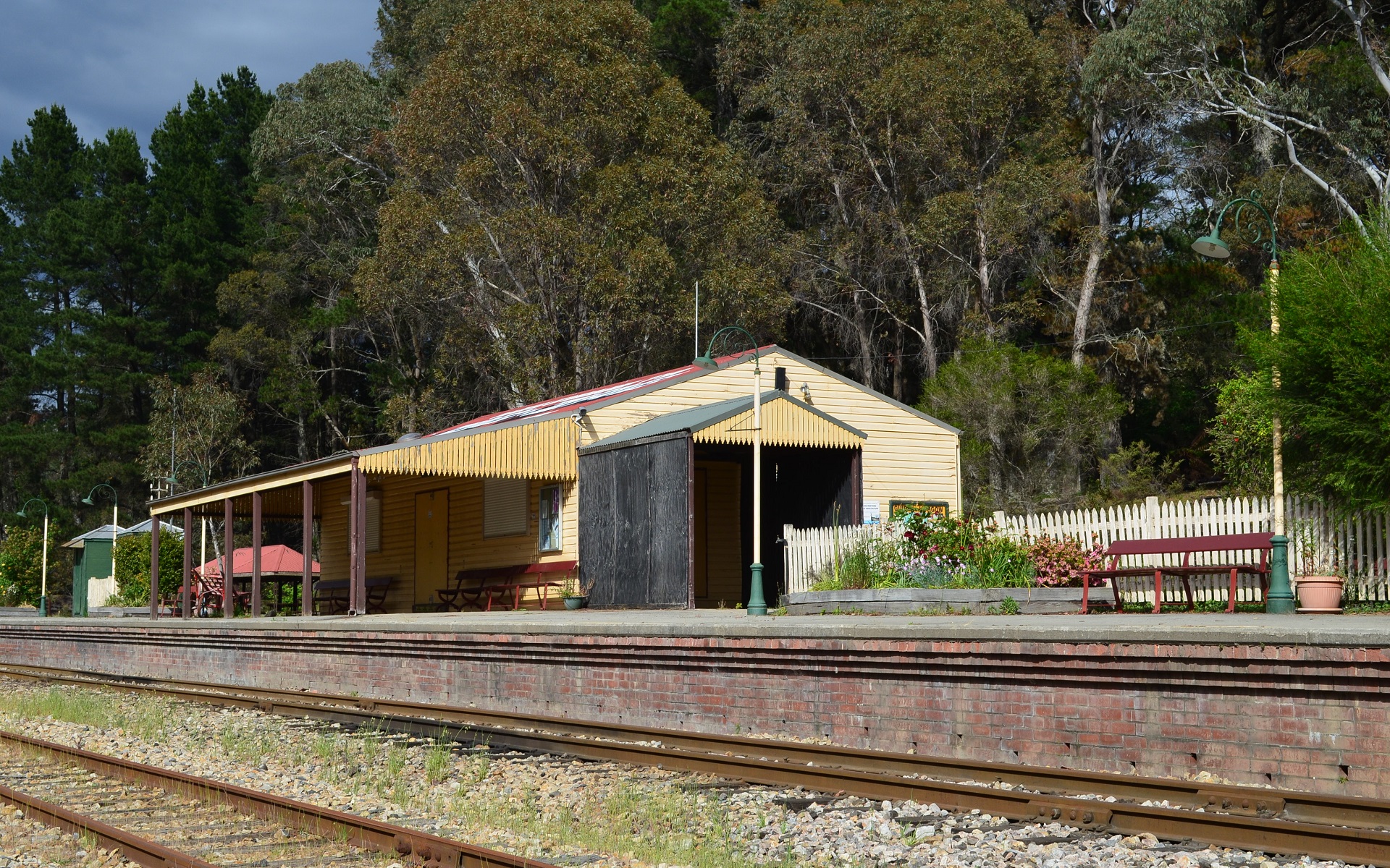 Building Lithgow Railroad Station 1920x1200