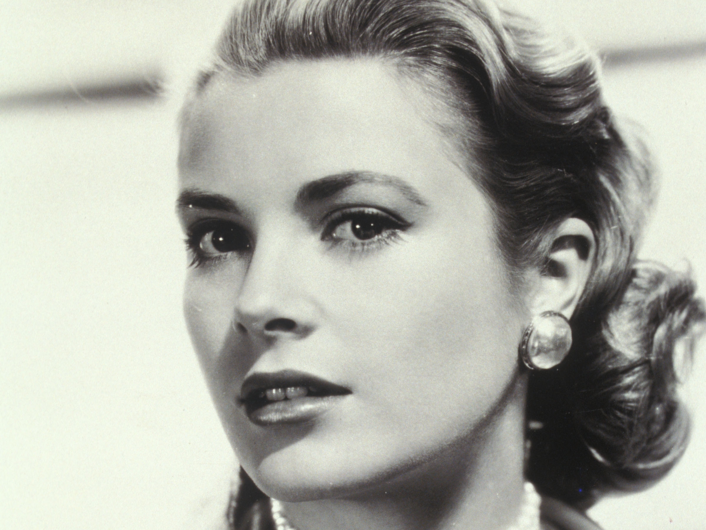 Grace Kelly 2396x1797