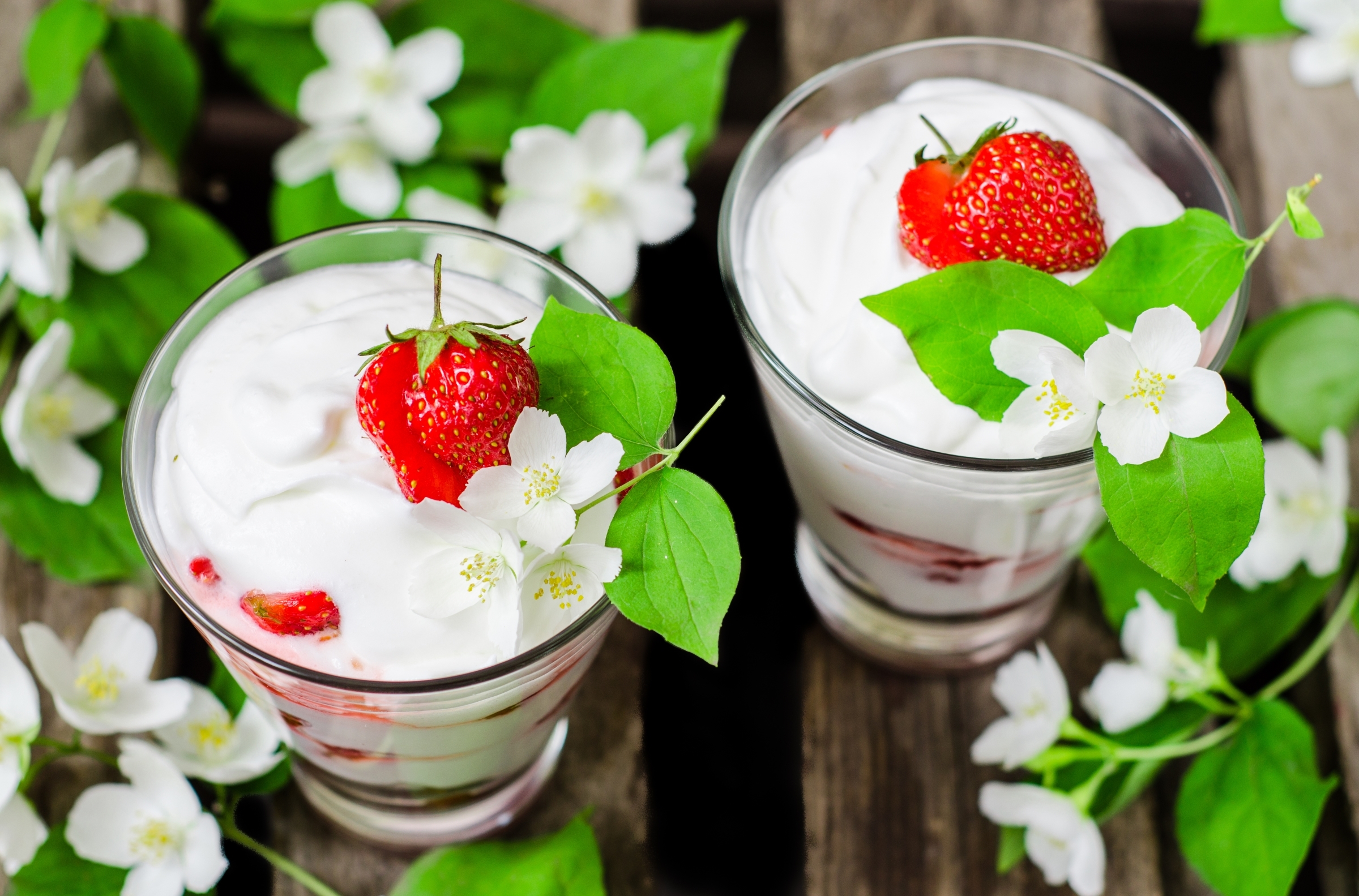 Dessert Strawberry Yogurt 2400x1583