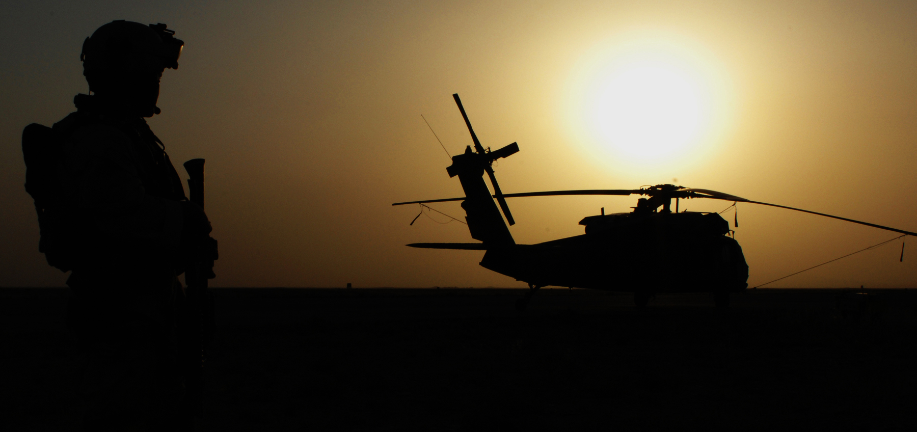 Military Sikorsky UH 60 Black Hawk 1800x848