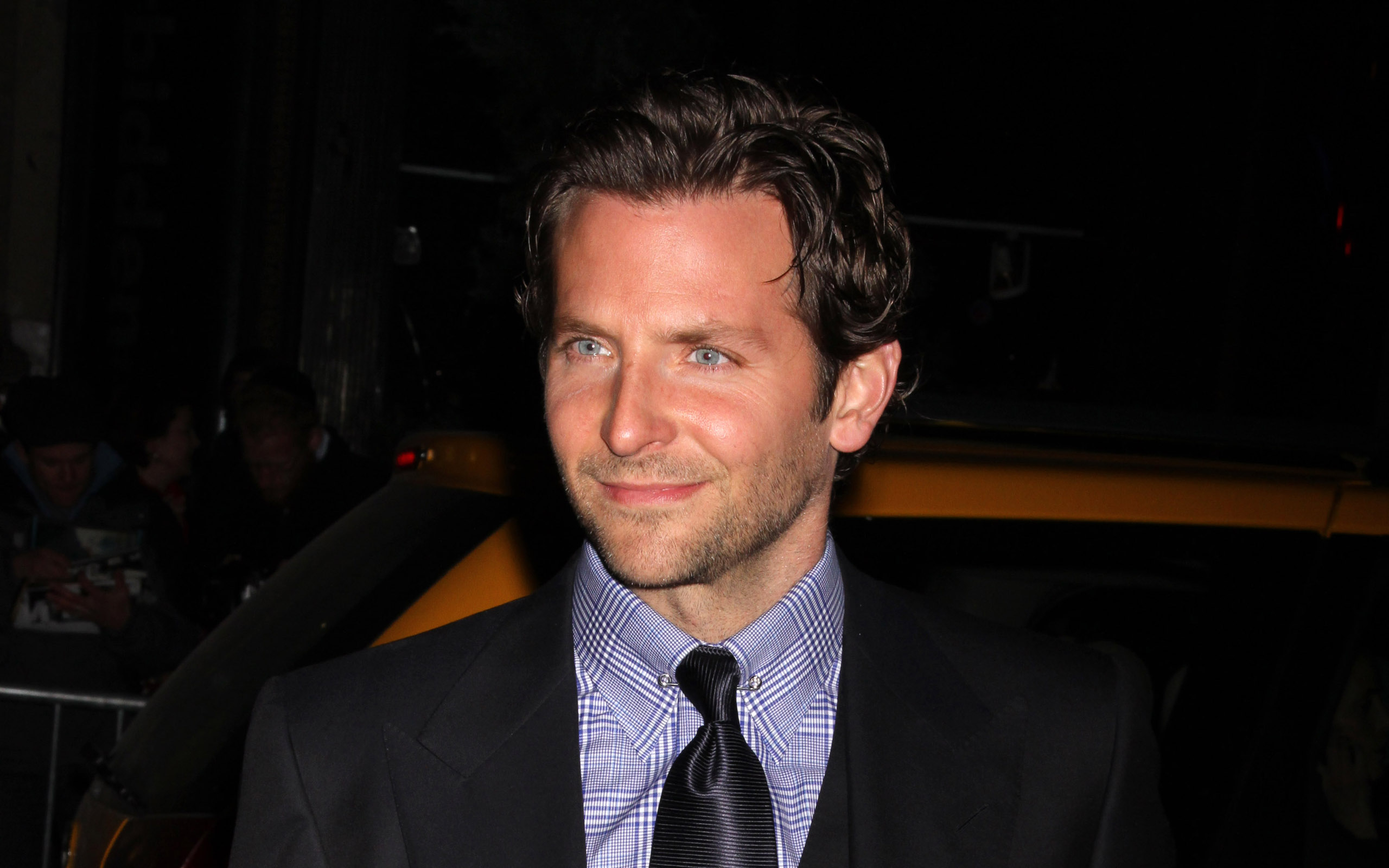 Actor American Bradley Cooper 2560x1600