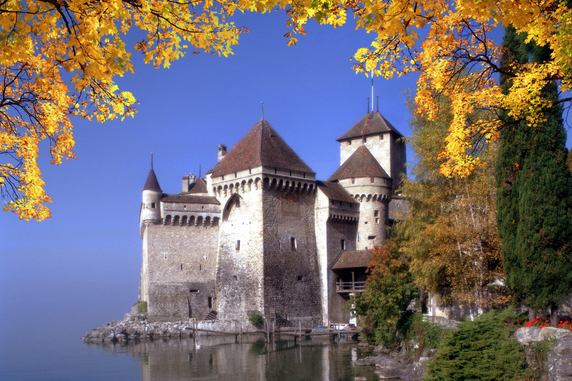 Chateau De Chillon Switzerland 2000x1333