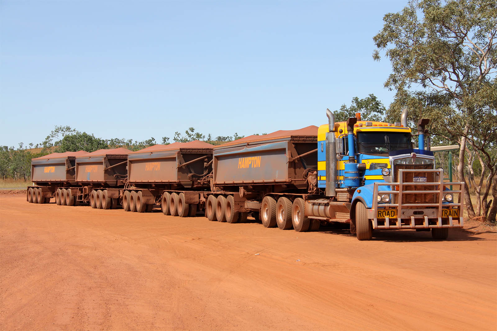 Australia Road Train Semi Truck 1600x1067