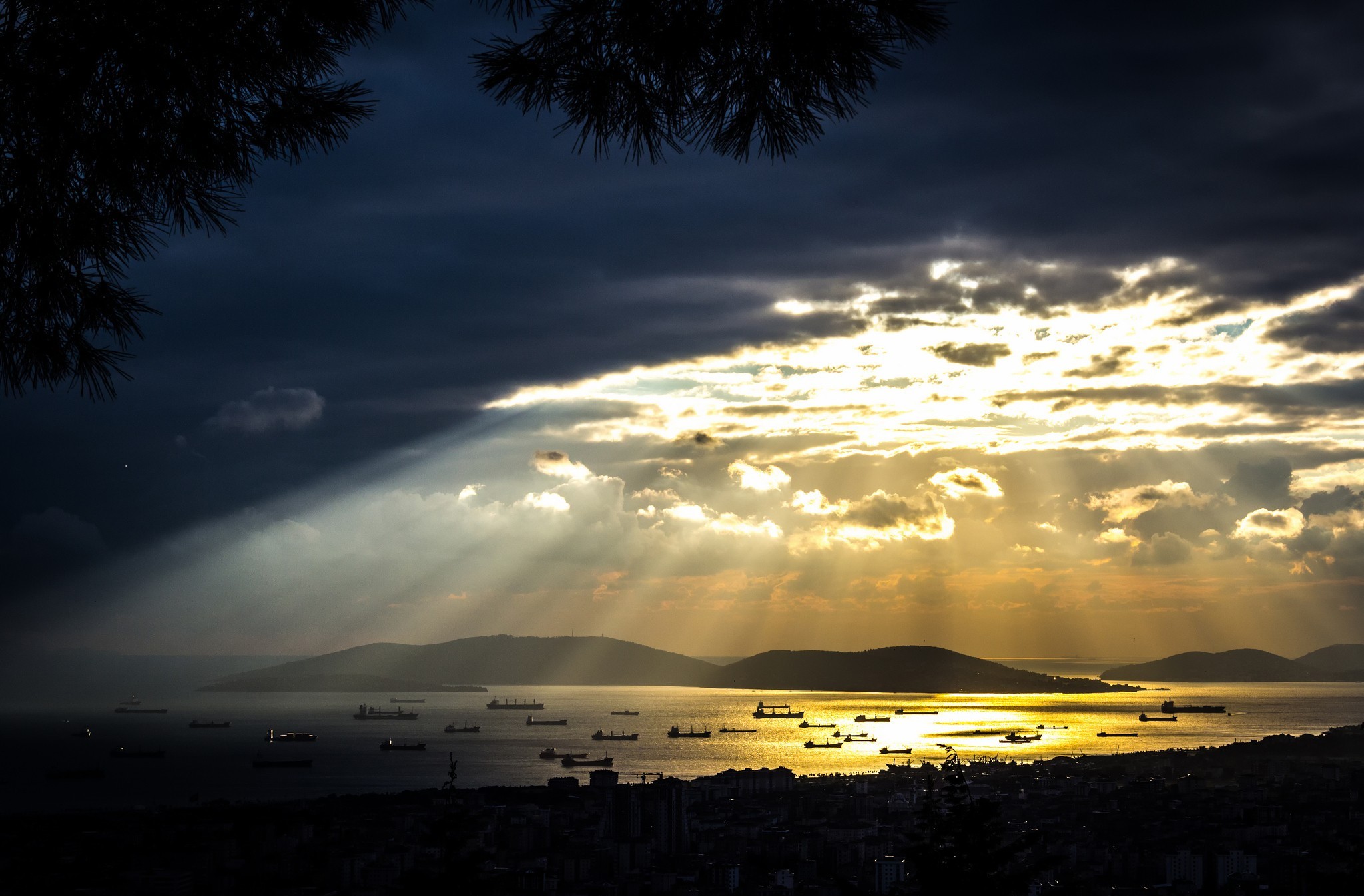 Bosphorus Istanbul Ship Sunbeam Sunset Turkey 2048x1346