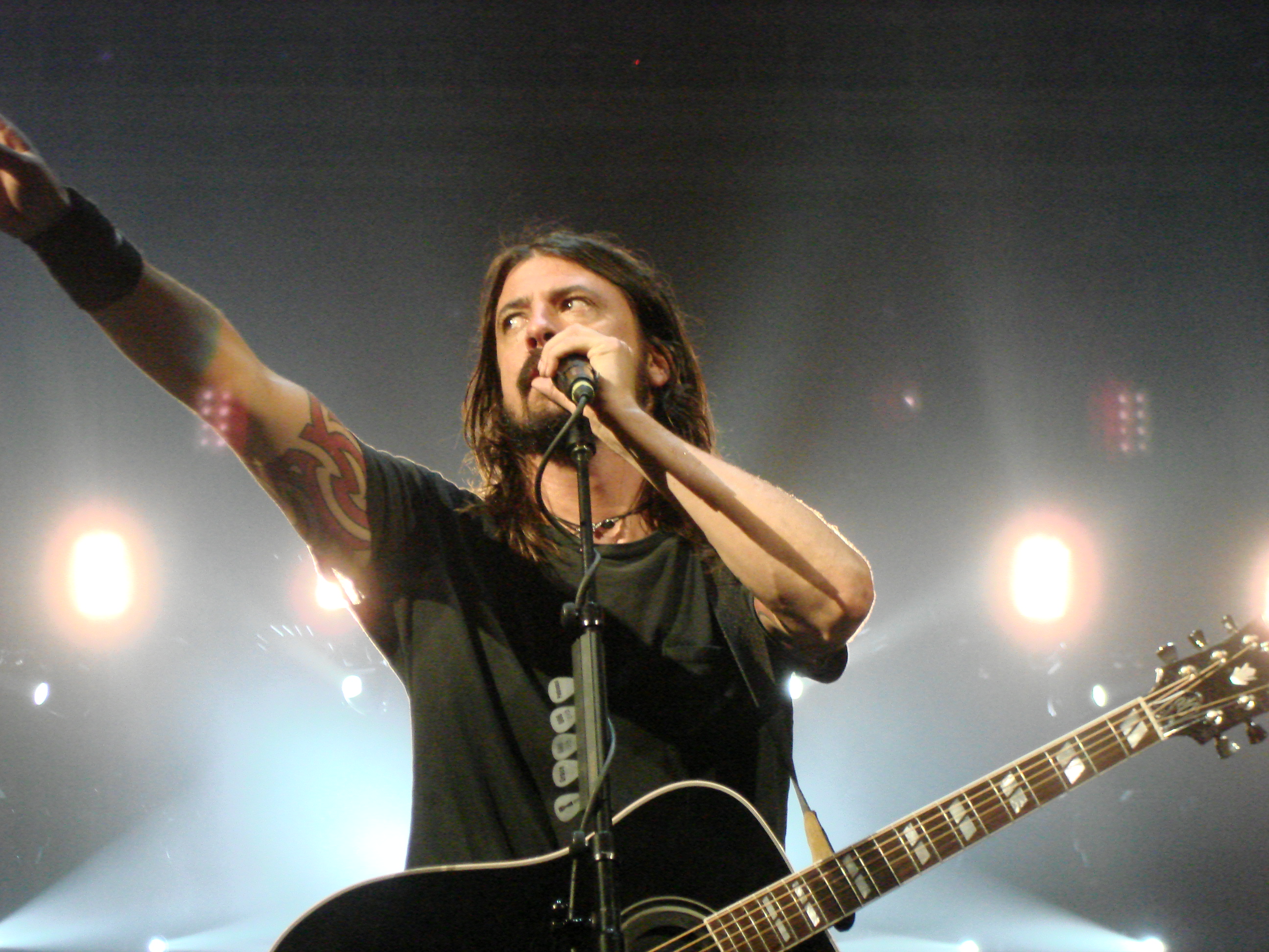 Music Dave Grohl 2592x1944