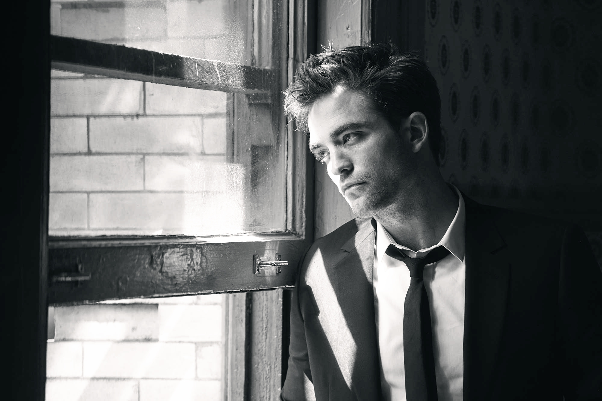 Actor Black Amp White Boy Celebrity English Man Robert Pattinson Suit Window 2000x1335