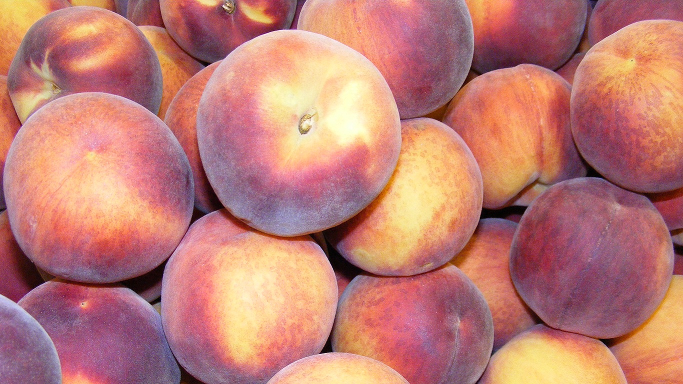 Close Up Food Fruit Peach 1366x768