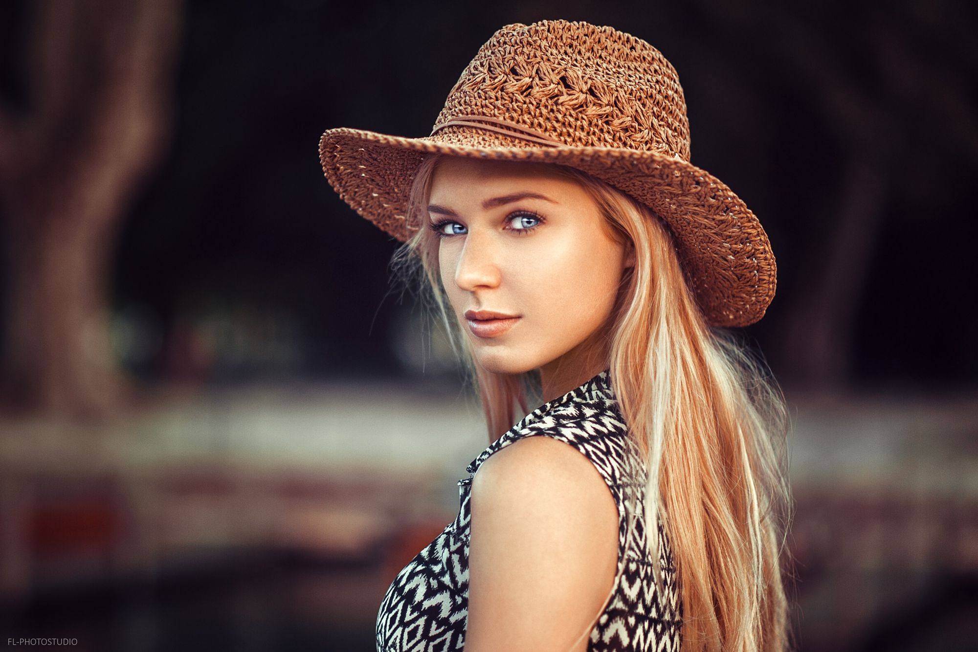 Blonde Blue Eyes Eva Mikulski Girl Hat Model Woman 2000x1333
