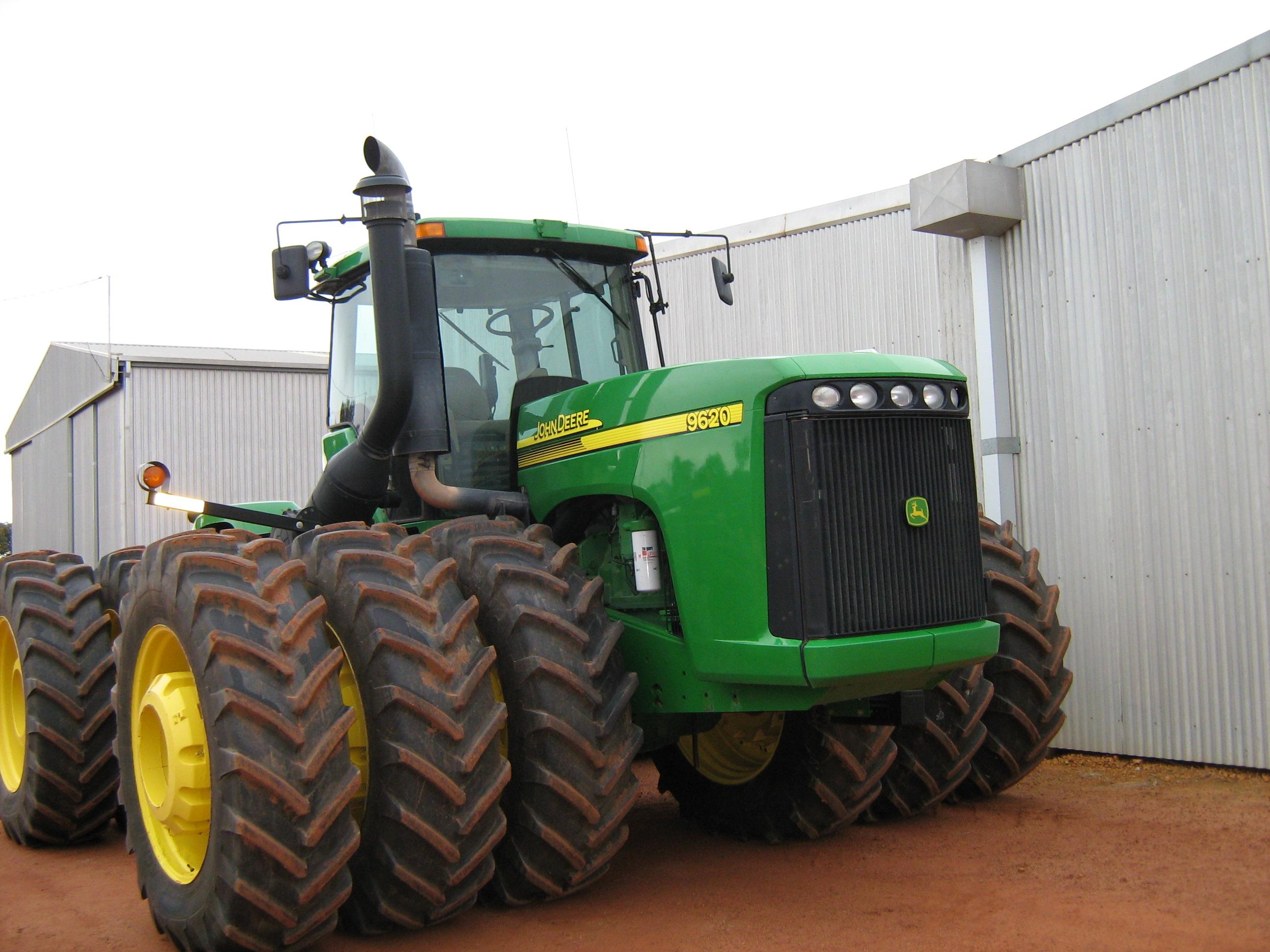 Vehicles John Deere 2592x1944