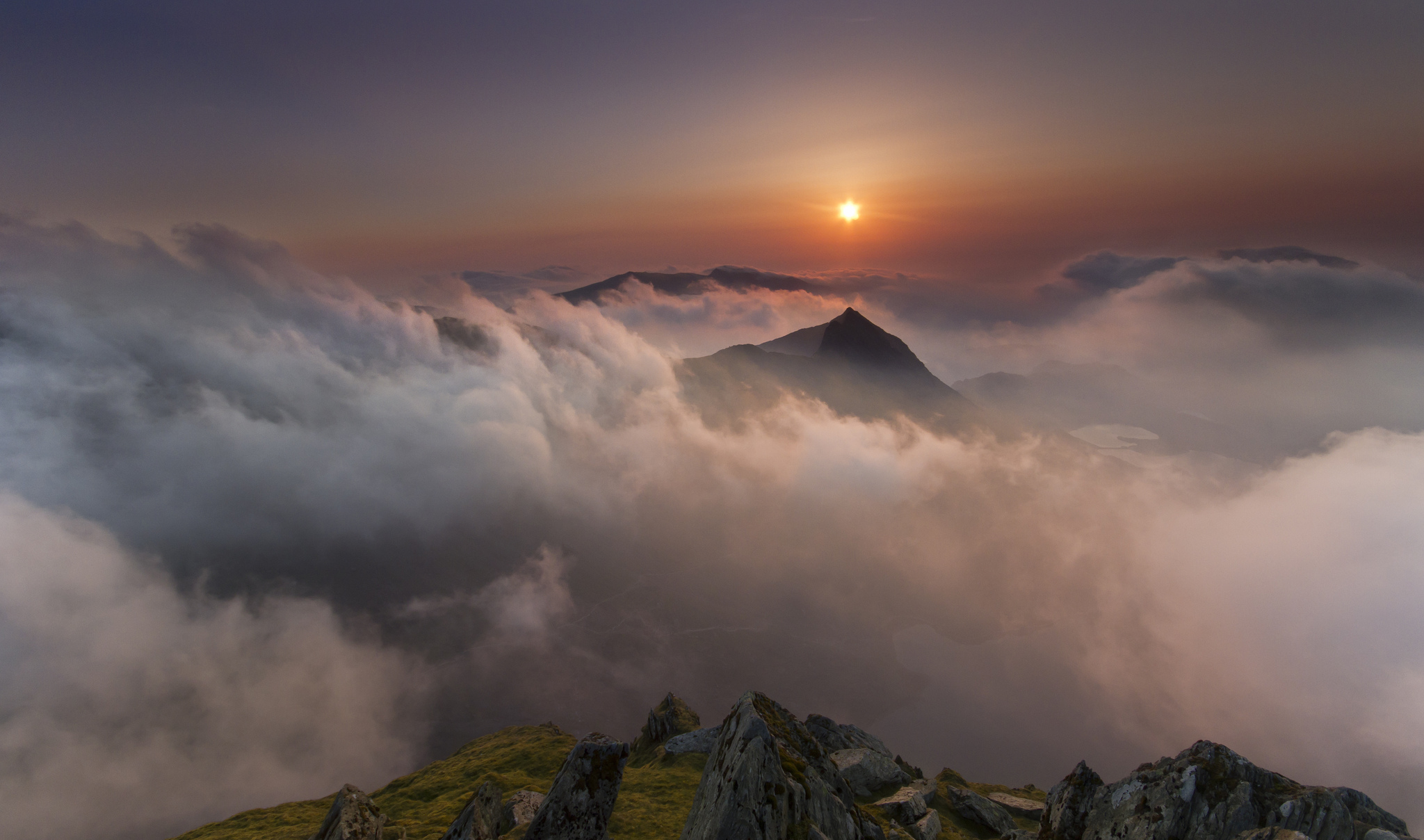Cloud Horizon Mountain United Kingdom Wales 2048x1208